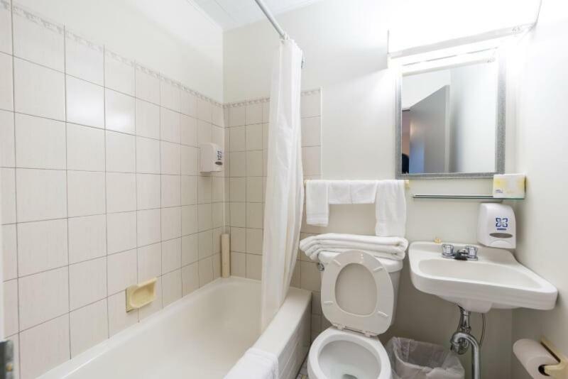 Motel Claude Degelis Luaran gambar