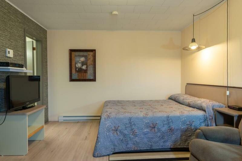Motel Claude Degelis Luaran gambar