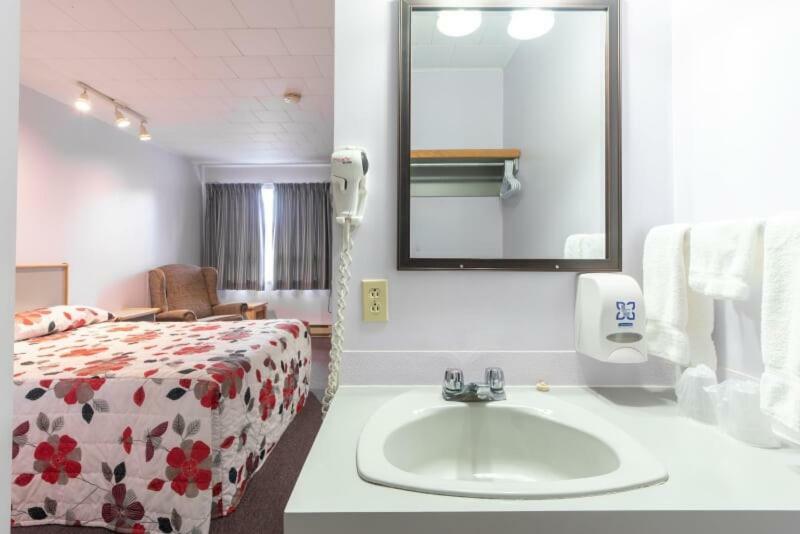 Motel Claude Degelis Luaran gambar