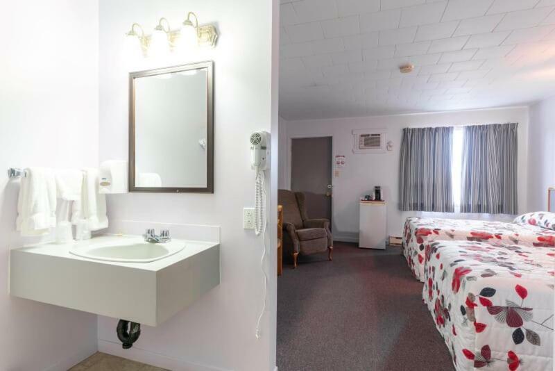 Motel Claude Degelis Luaran gambar