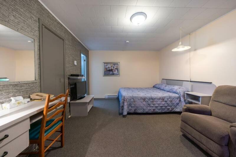 Motel Claude Degelis Luaran gambar